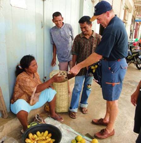 DSC02355 buying bananas.jpg