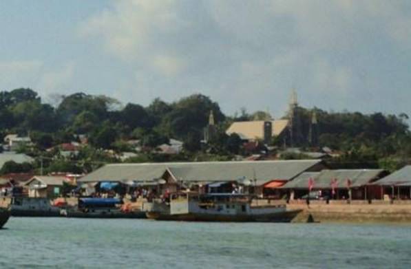DSC02309 Fish market, Church behind.jpg
