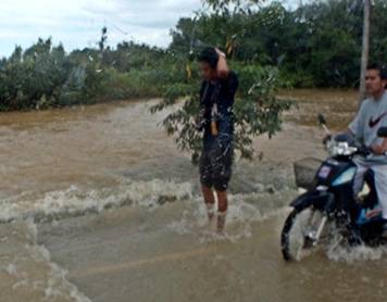 PB030404 Rapid floods.JPG