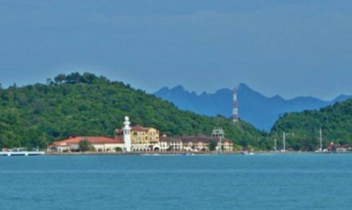 PB190673 cruise ship terminal.JPG
