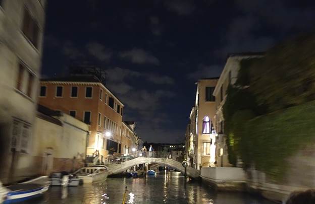 m_DSC00260 Venice canal at night.jpg