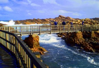 P8250010 canal rocks.JPG