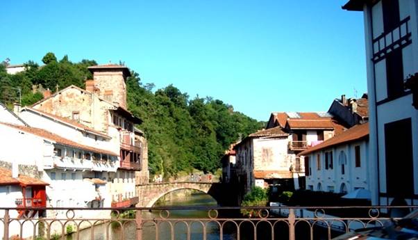 DSC03566 Pyrenean Village bridge.jpg