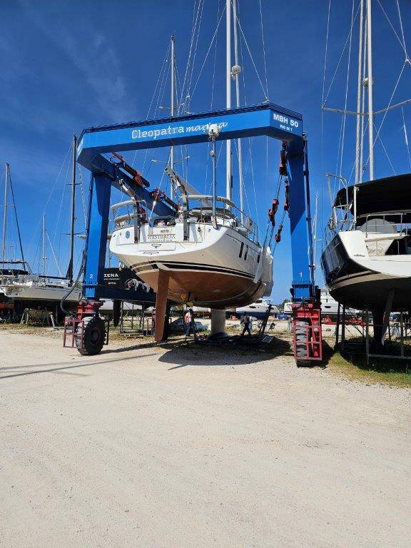 A picture containing outdoor, sky, boat, ship

Description automatically generated