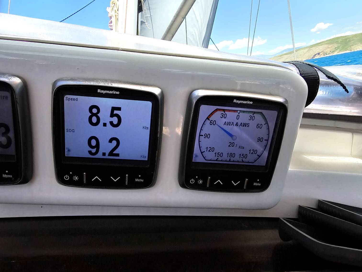 A close-up of a speedometer

Description automatically generated